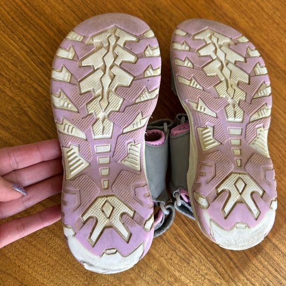 Eddie Bauer Gray and Pink Sandals with Adjustable Velcro Straps. Size Gi… - Picture 9 of 11